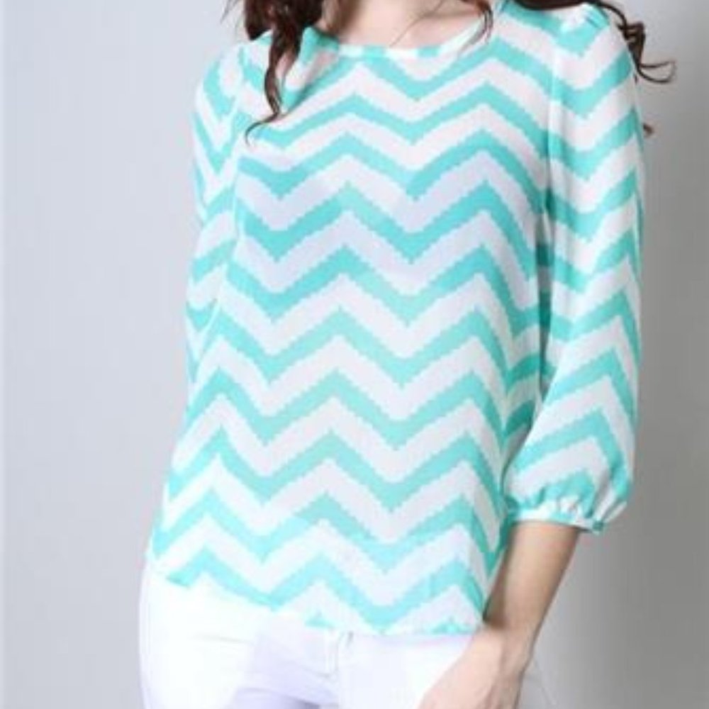 NEW NWT BOUTIQUE TURQUOISE MINT WHITE CHEVRON ZIG ZAG SHIRT BLOUSE TOP SMALL